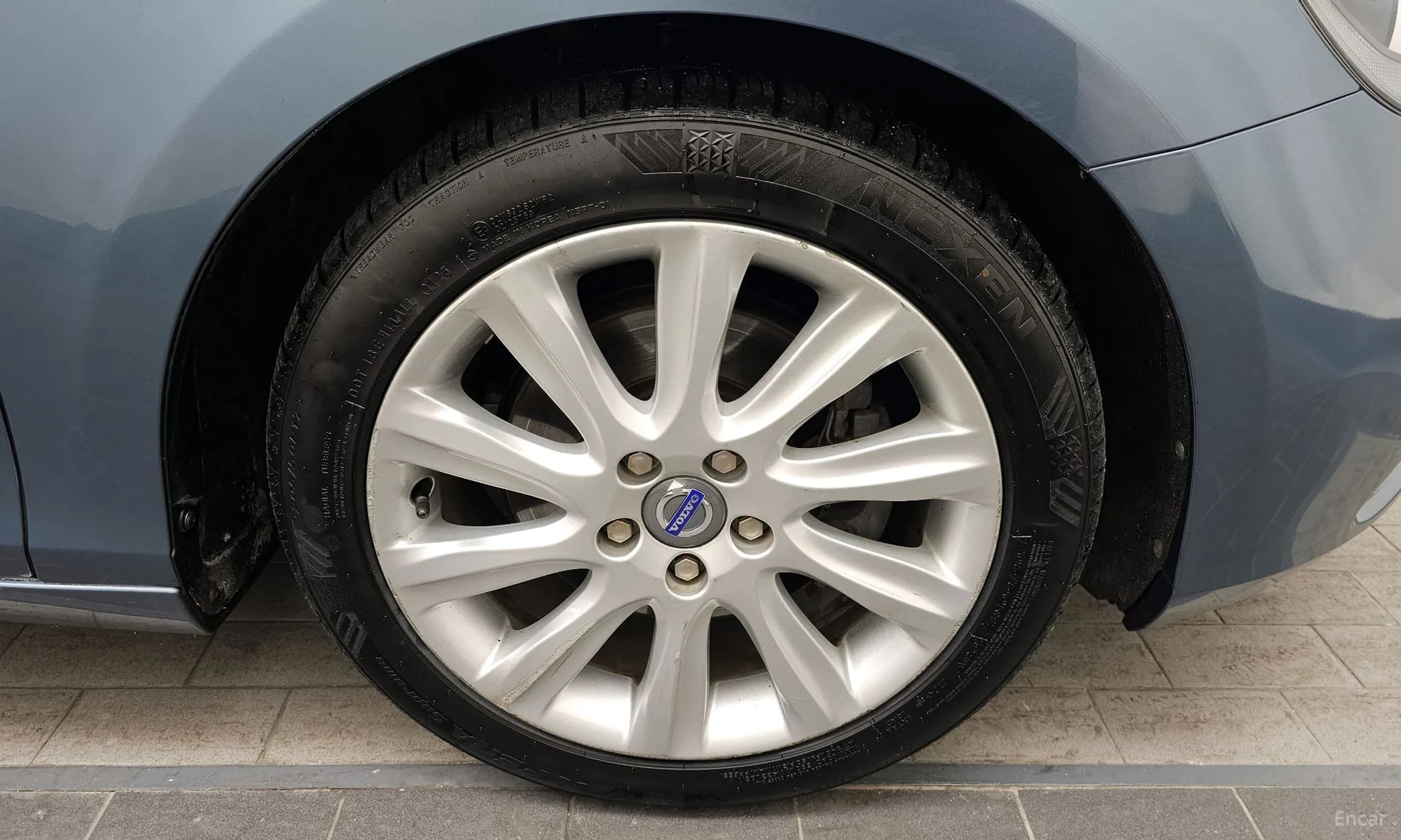 V40