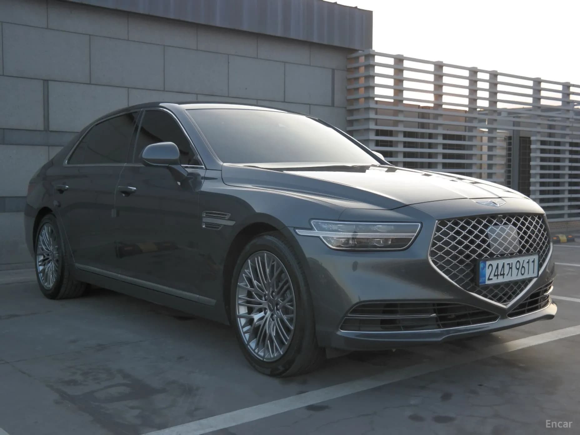 G90