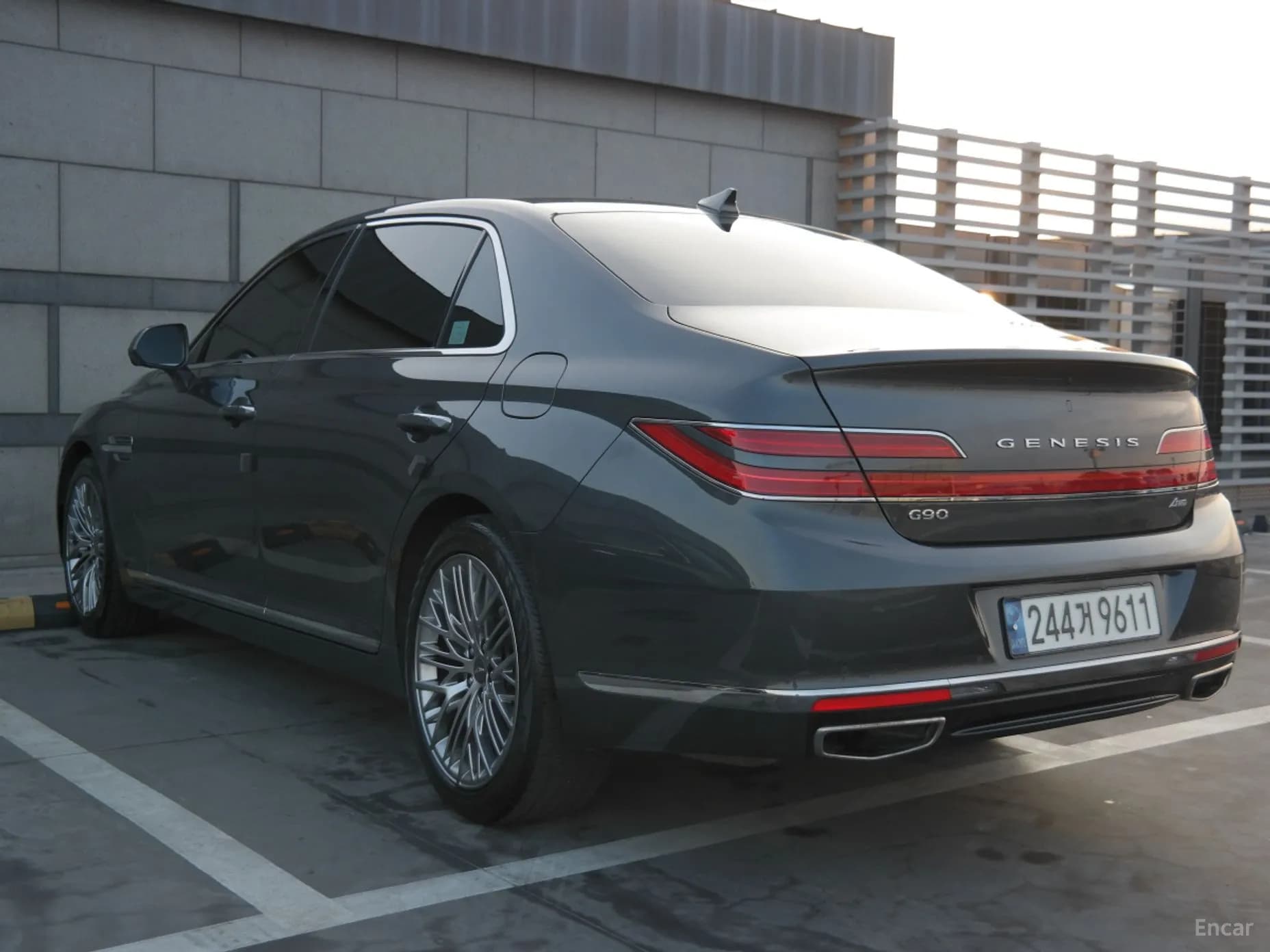 G90