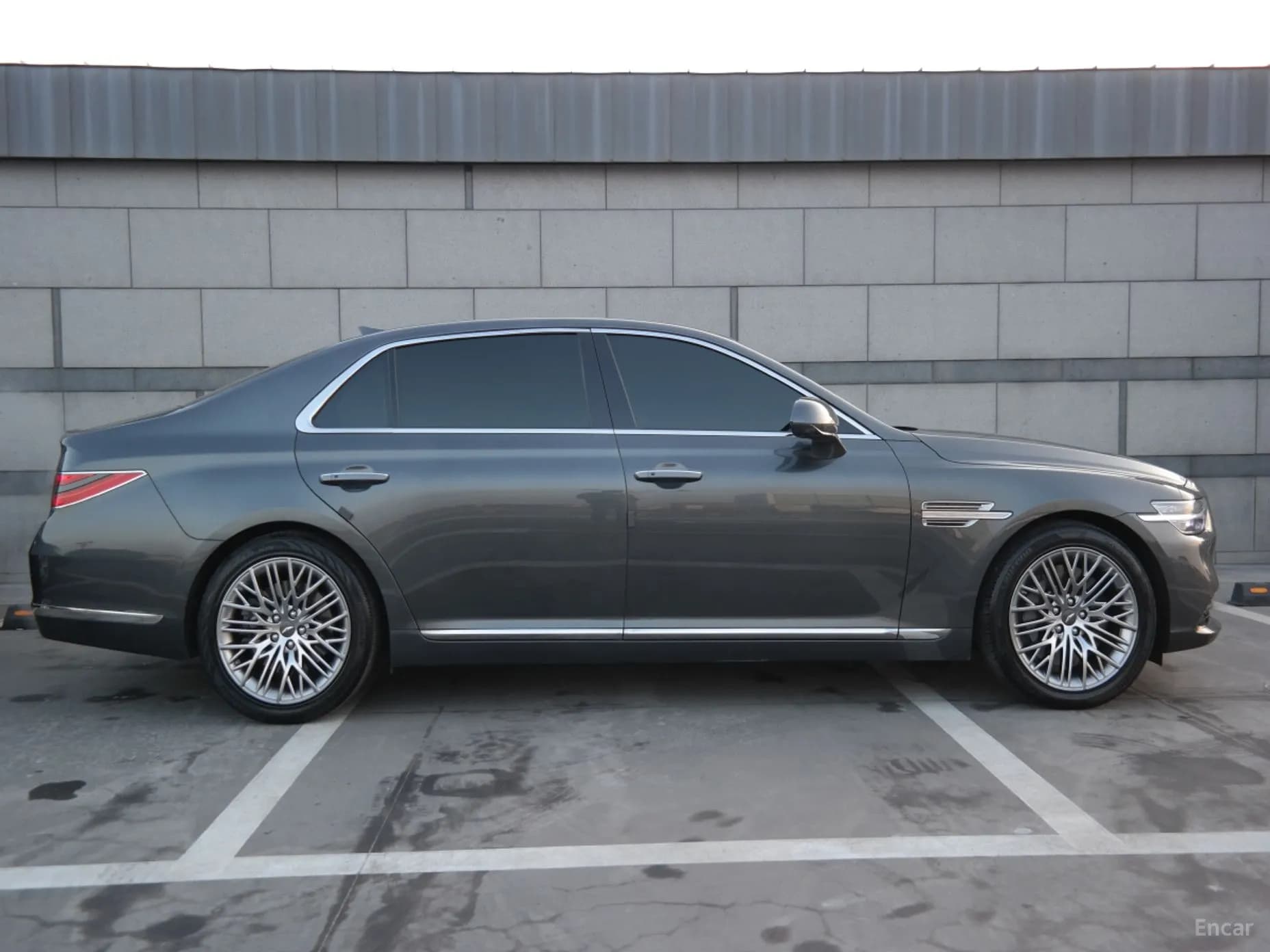 G90