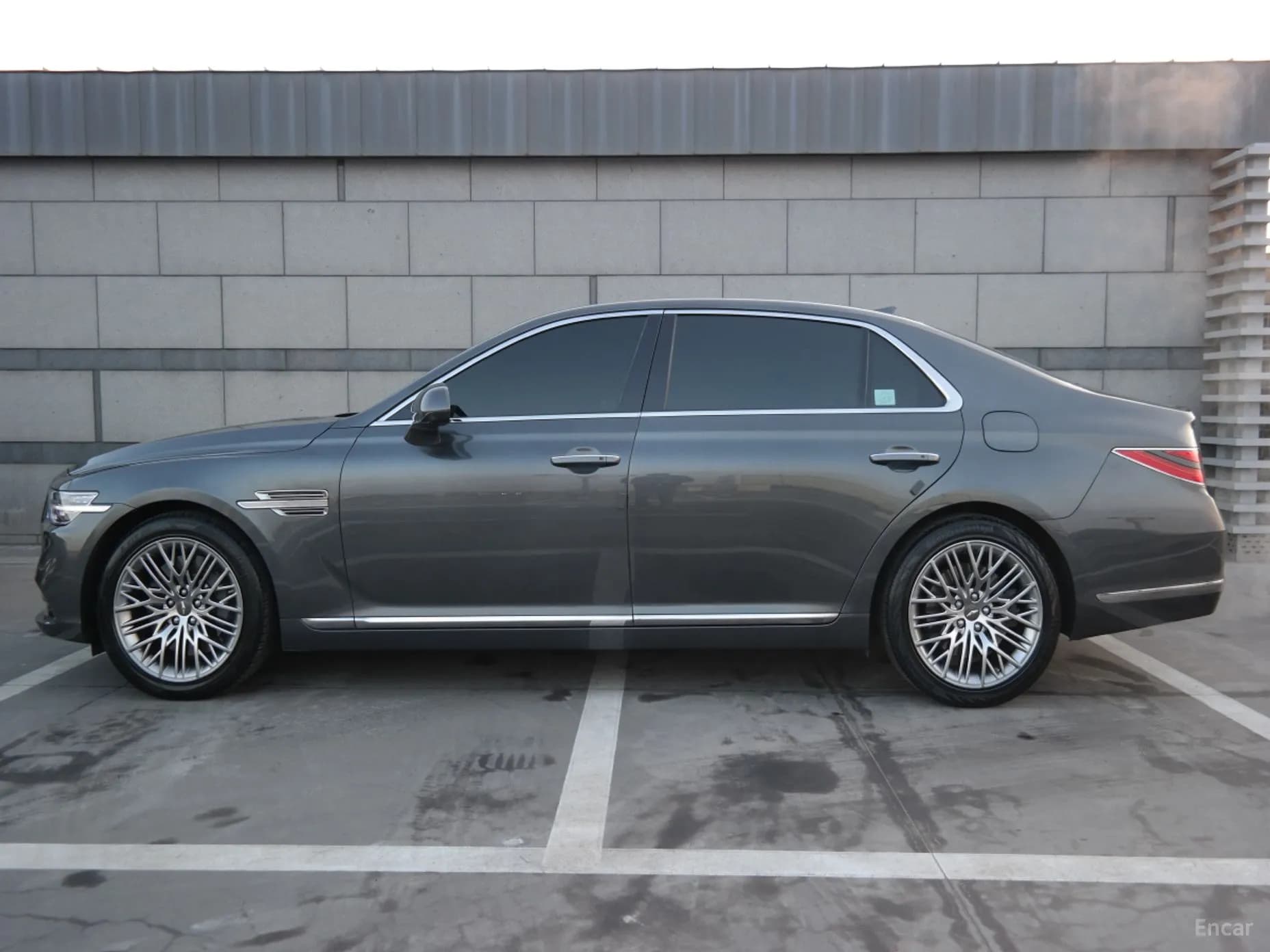 G90