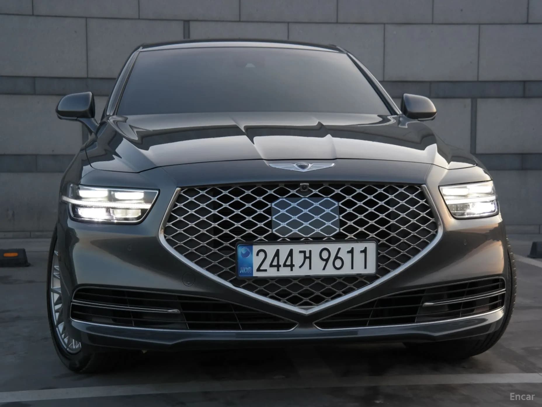 G90