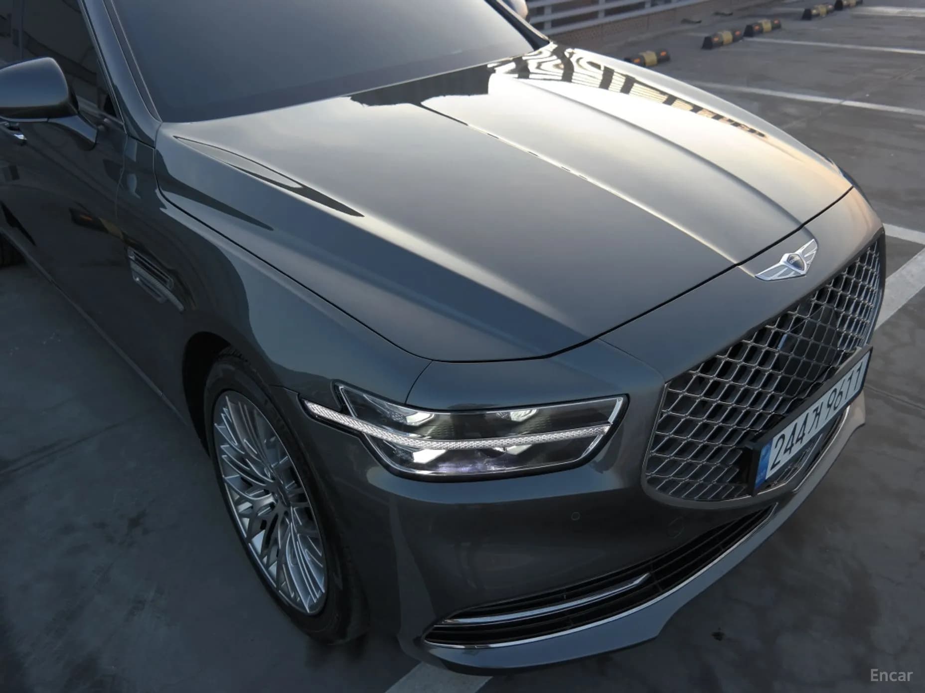 G90