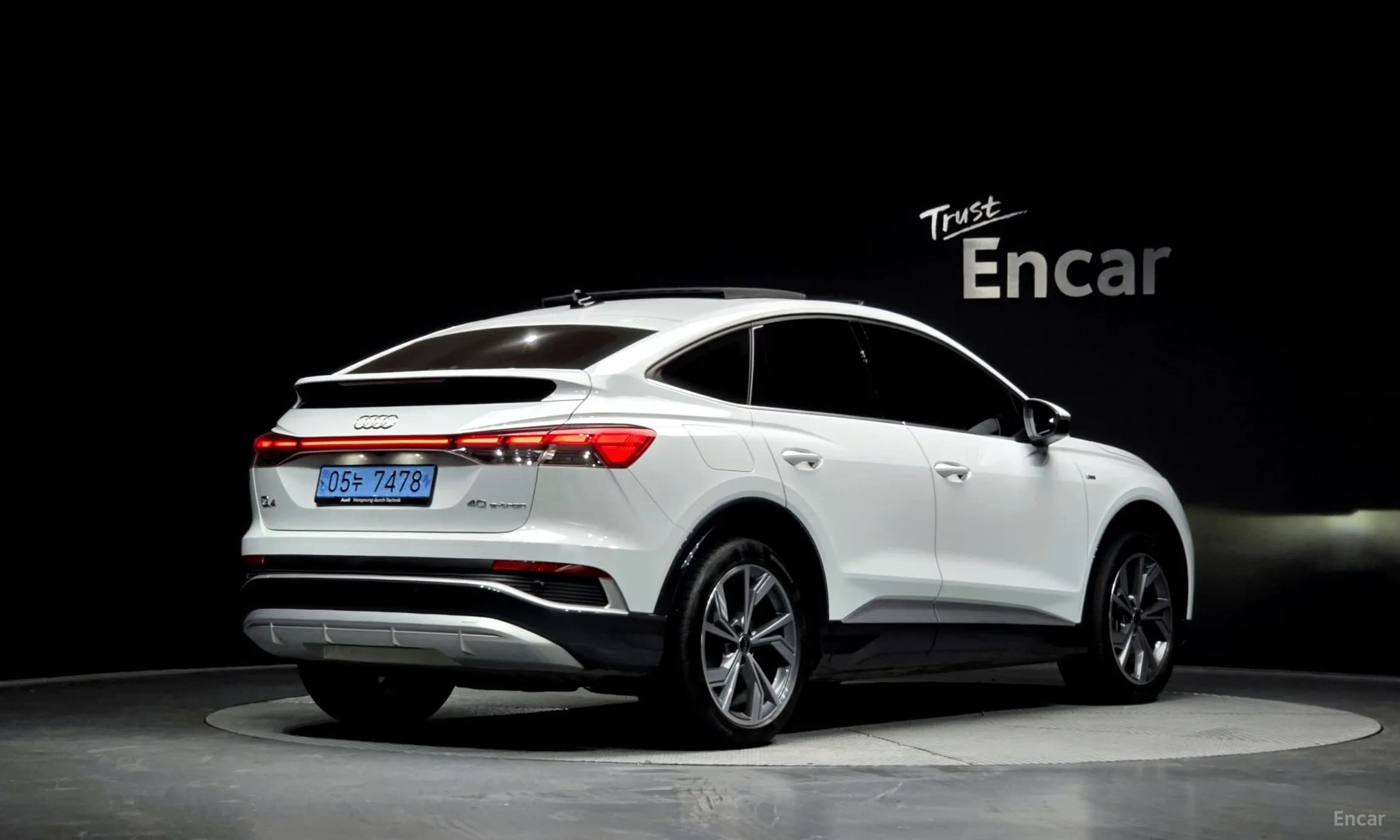 Q4 e-tron (F4)