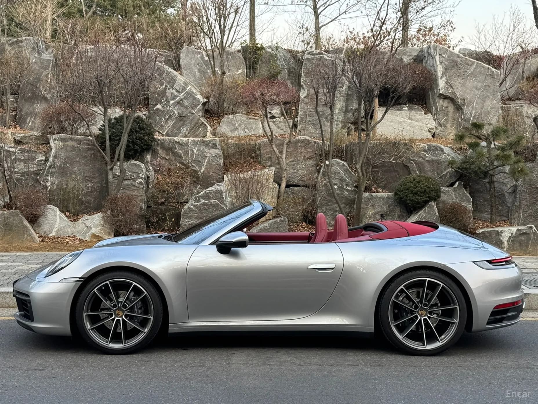 911 (992)
