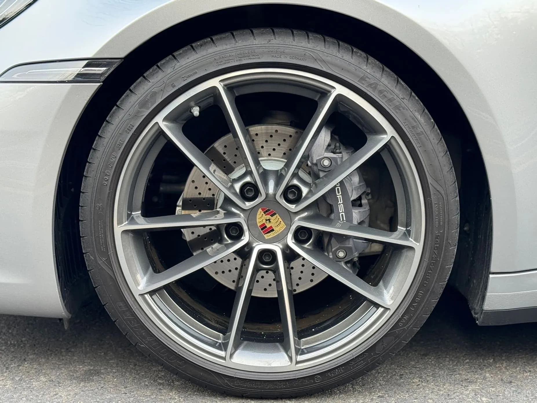 911 (992)