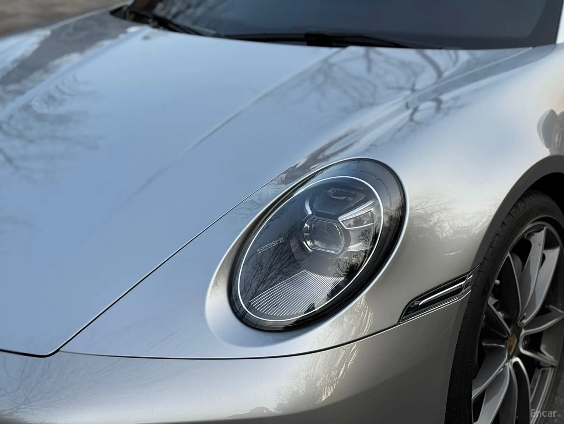911 (992)