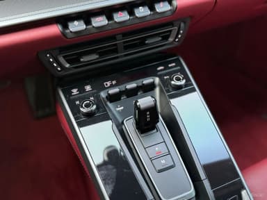 911 (992)