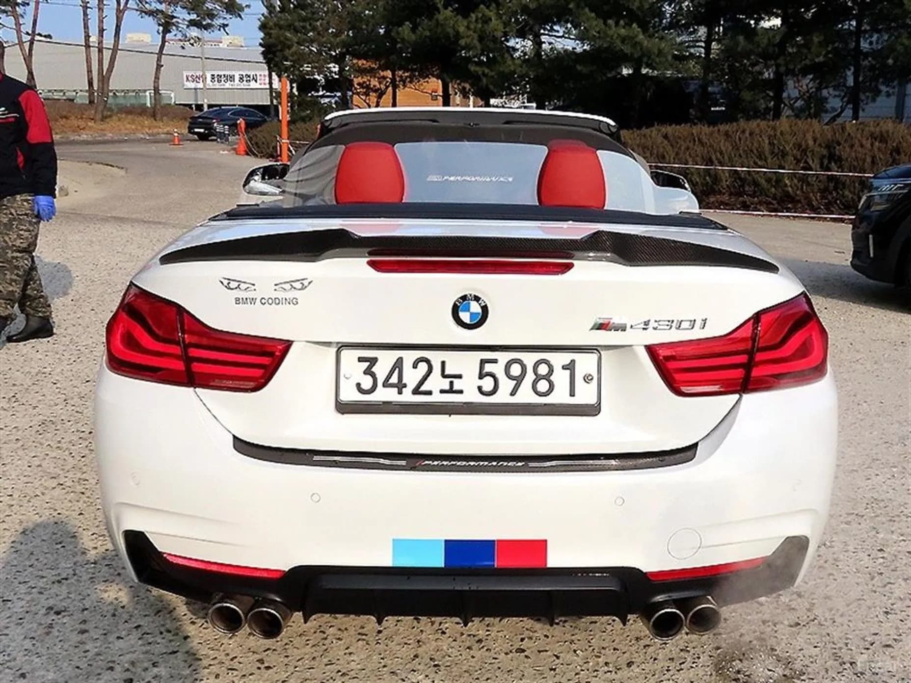 Series 4 (F32)