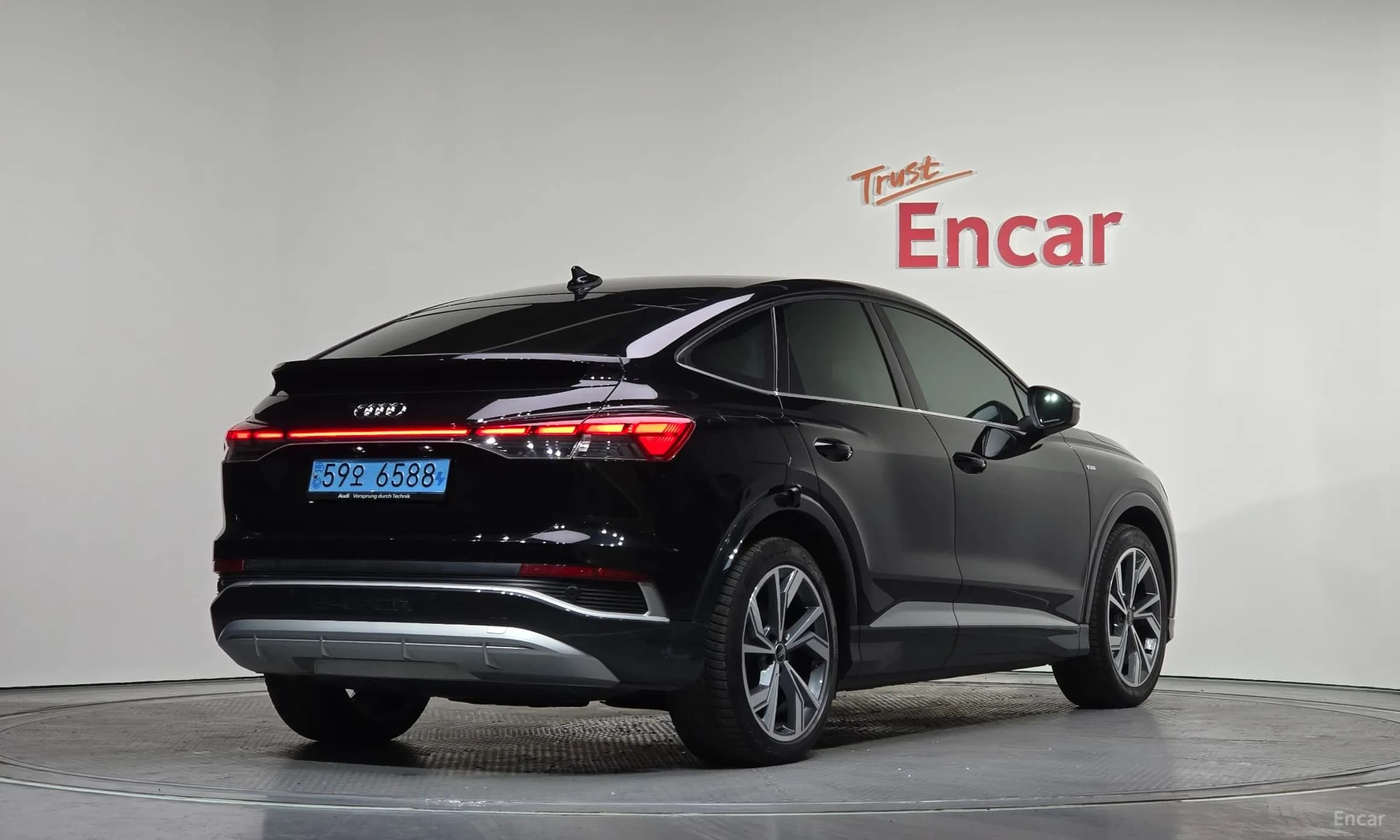 Q4 e-tron (F4)
