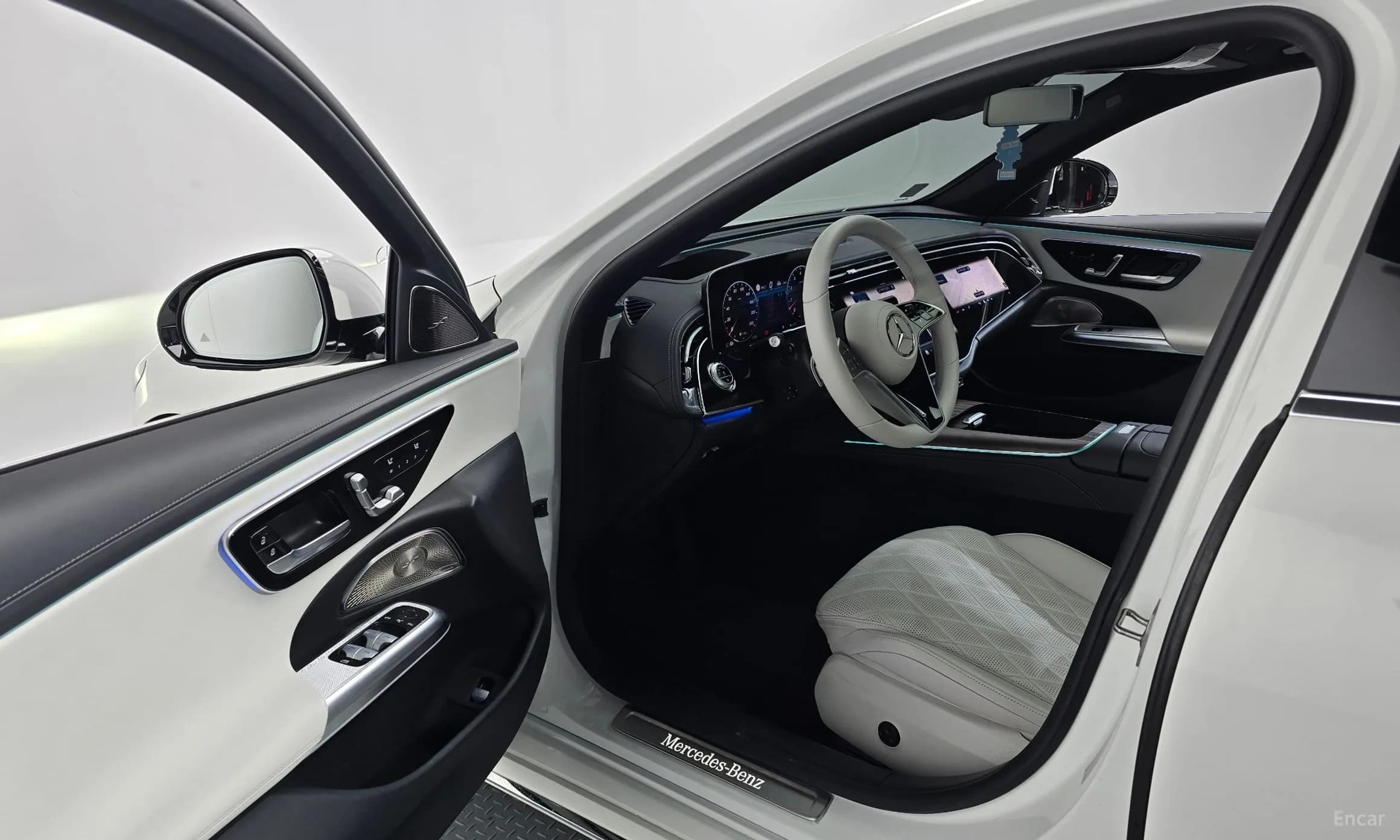 E-Class W214
