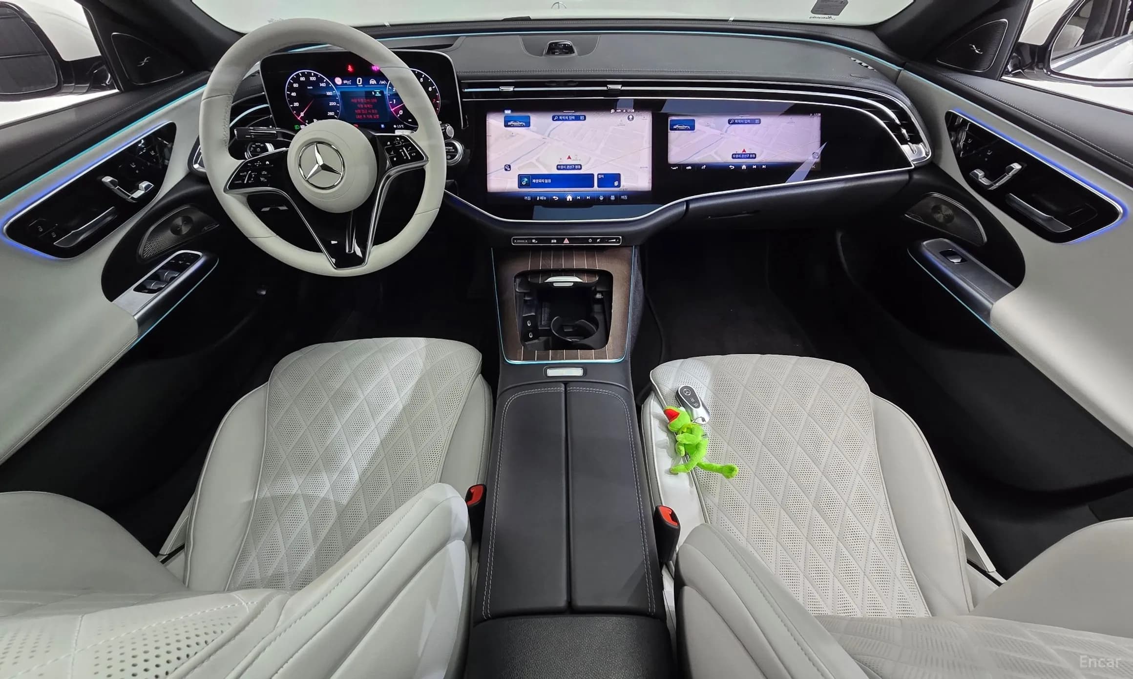 E-Class W214