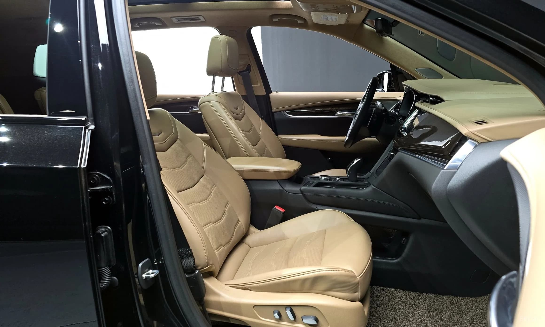 XT6