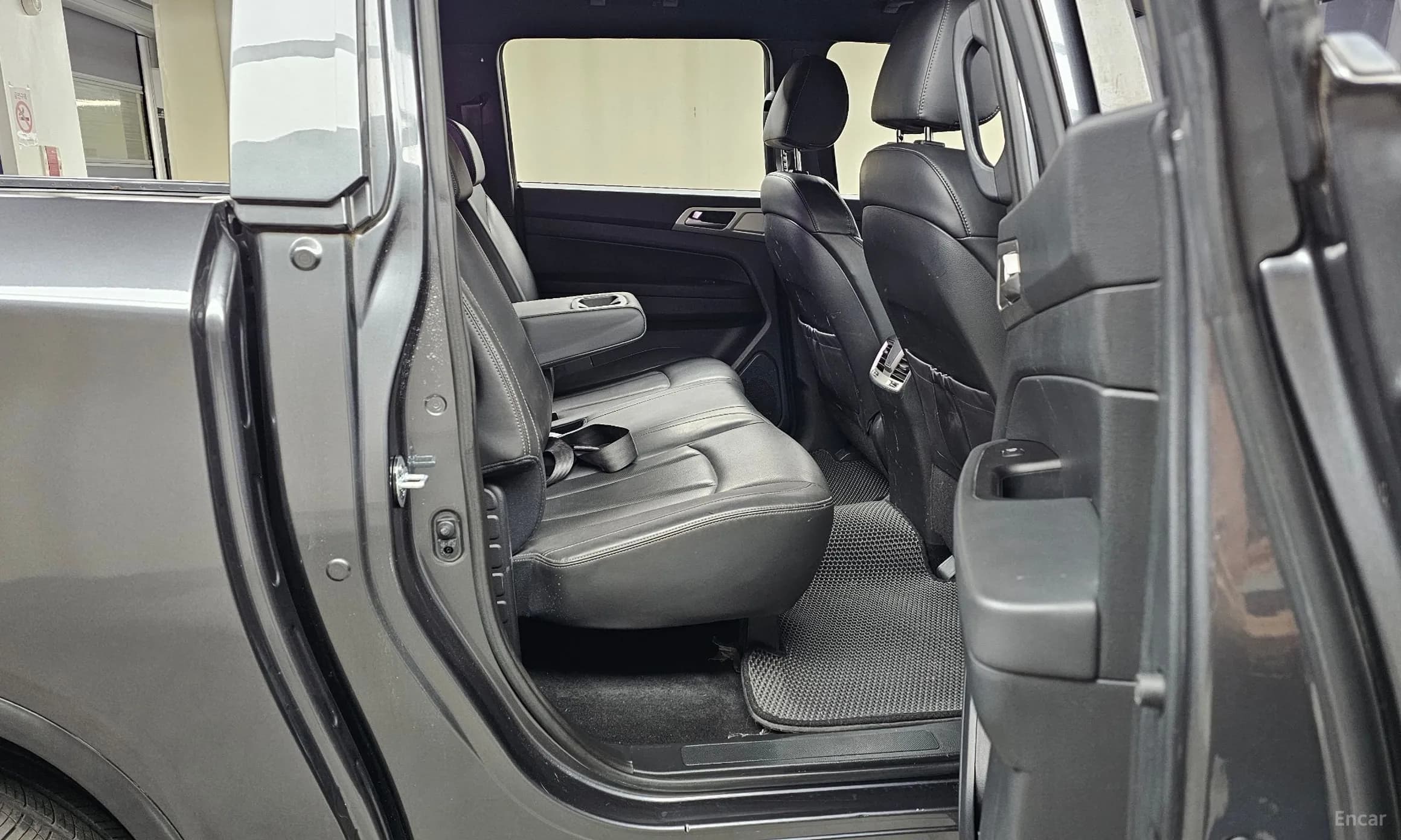 Rexton Sports Khan