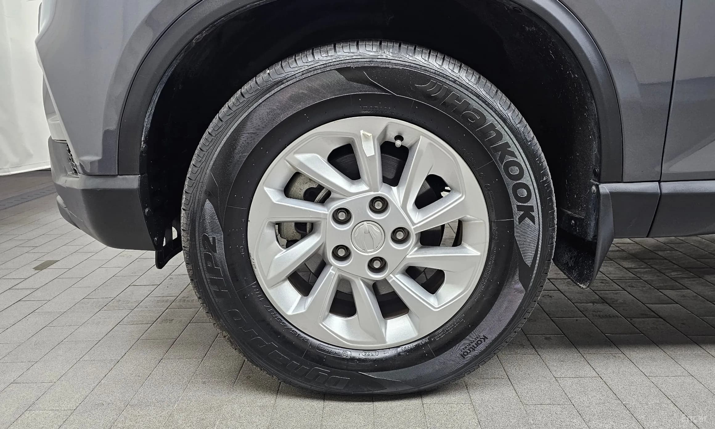 Rexton Sports Khan