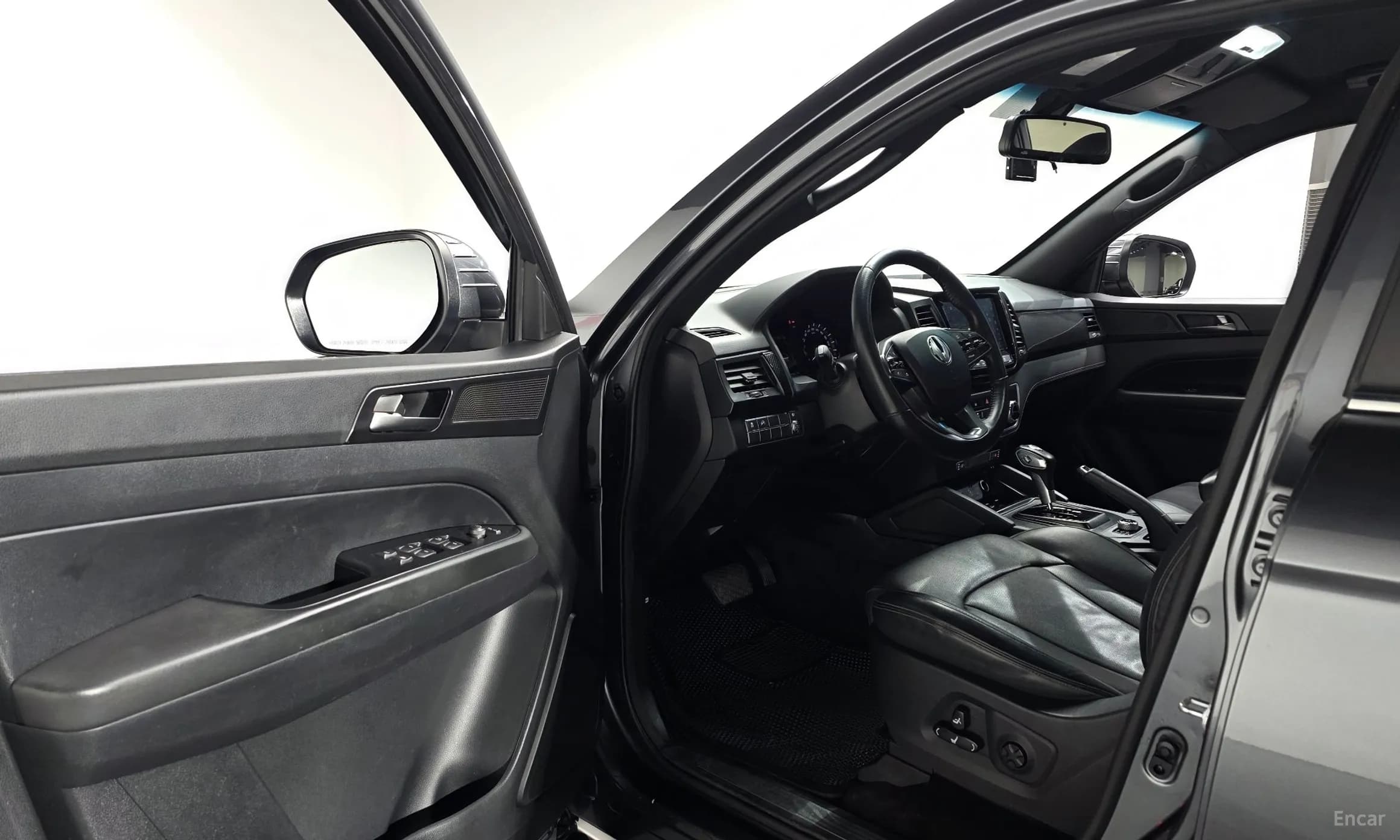 Rexton Sports Khan