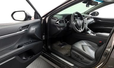 Camry (XV70)