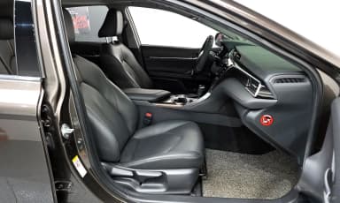 Camry (XV70)