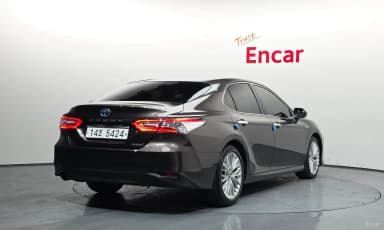 Camry (XV70)