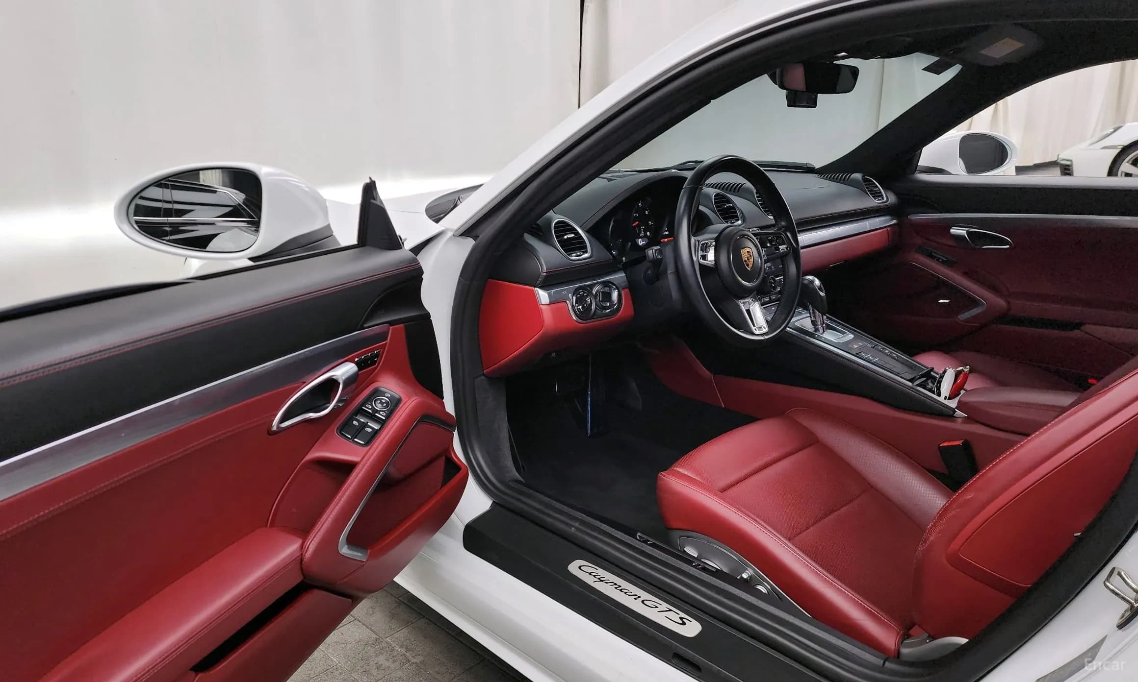 718 Cayman