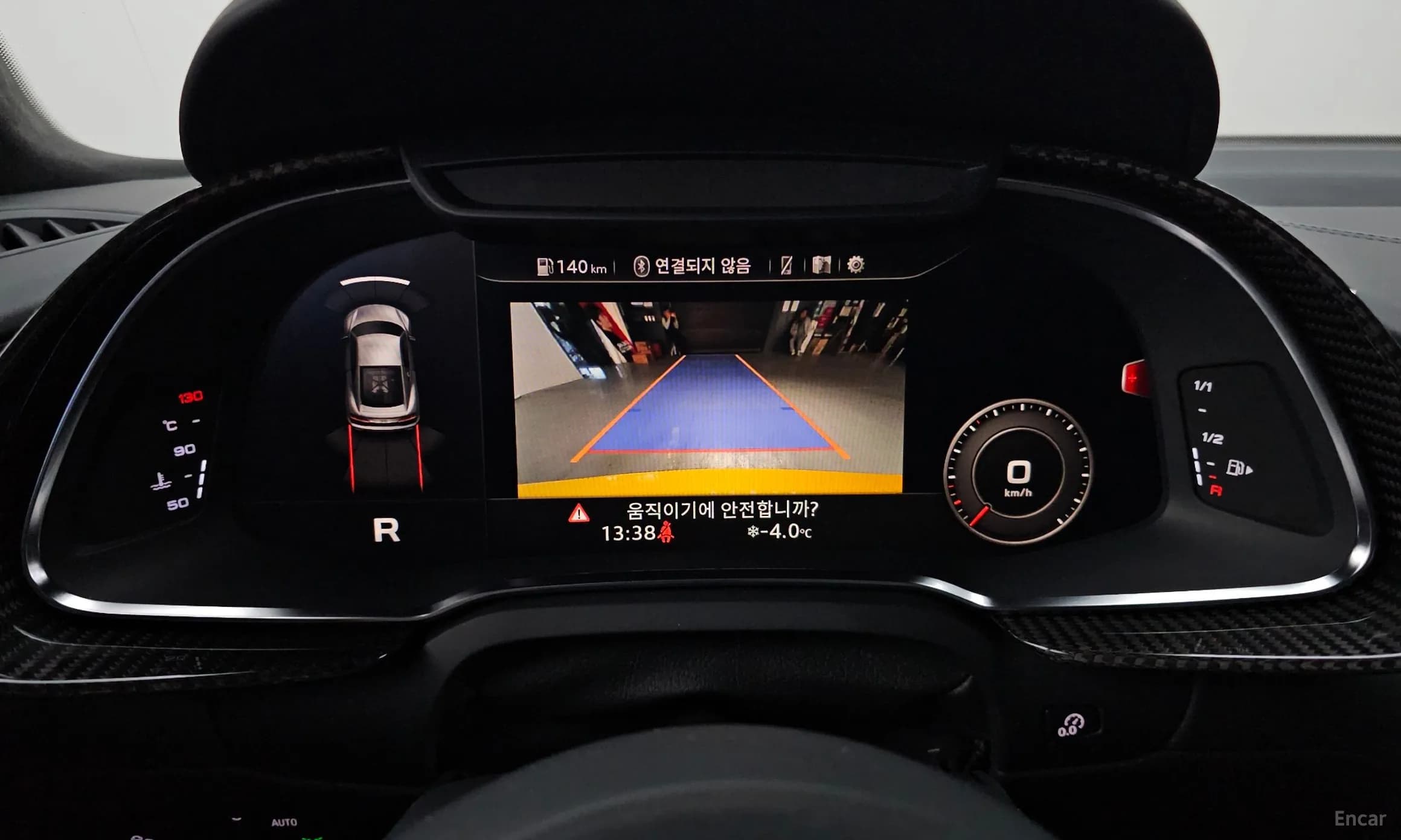 R8 (4S)