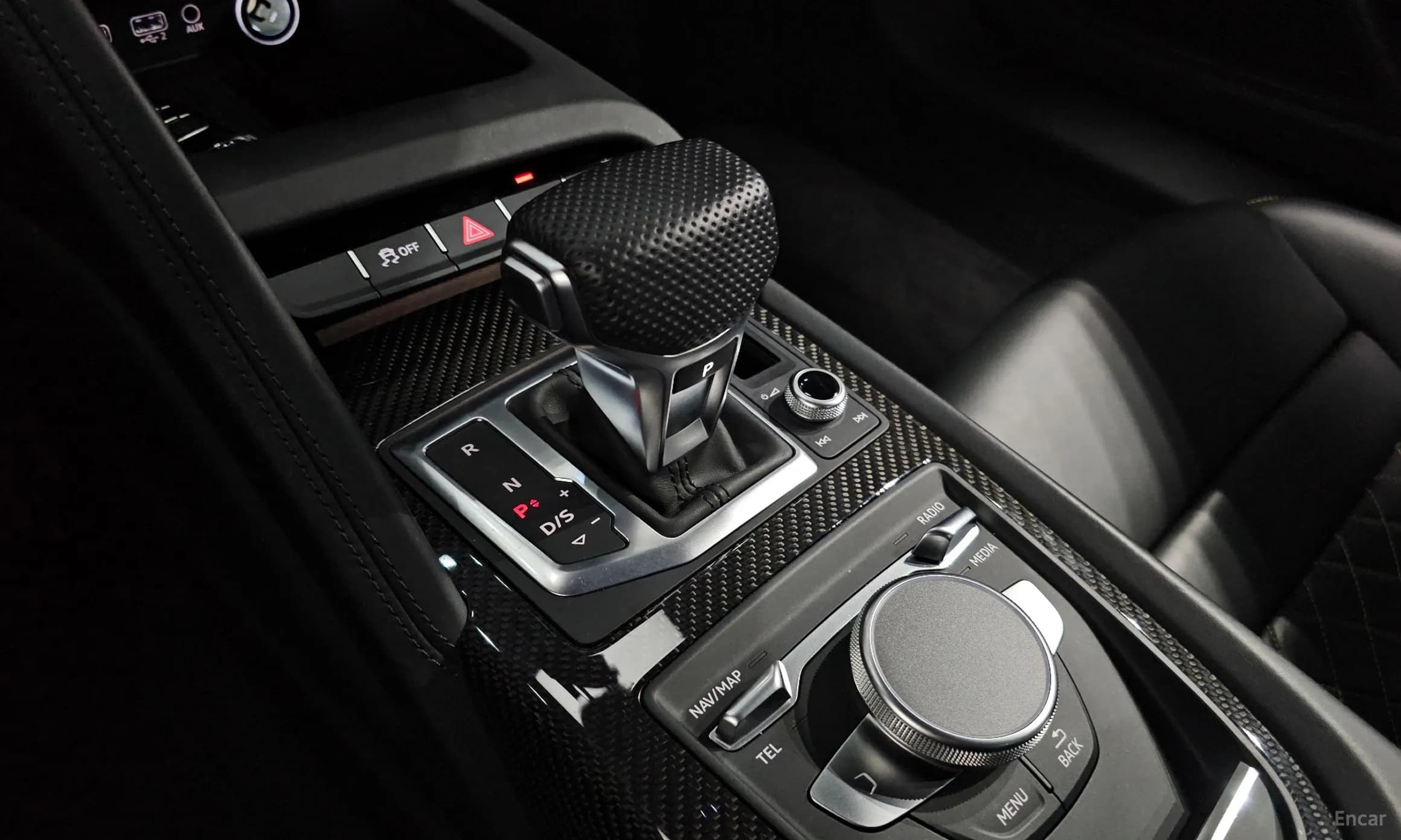 R8 (4S)