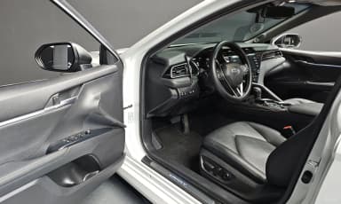 Camry (XV70)