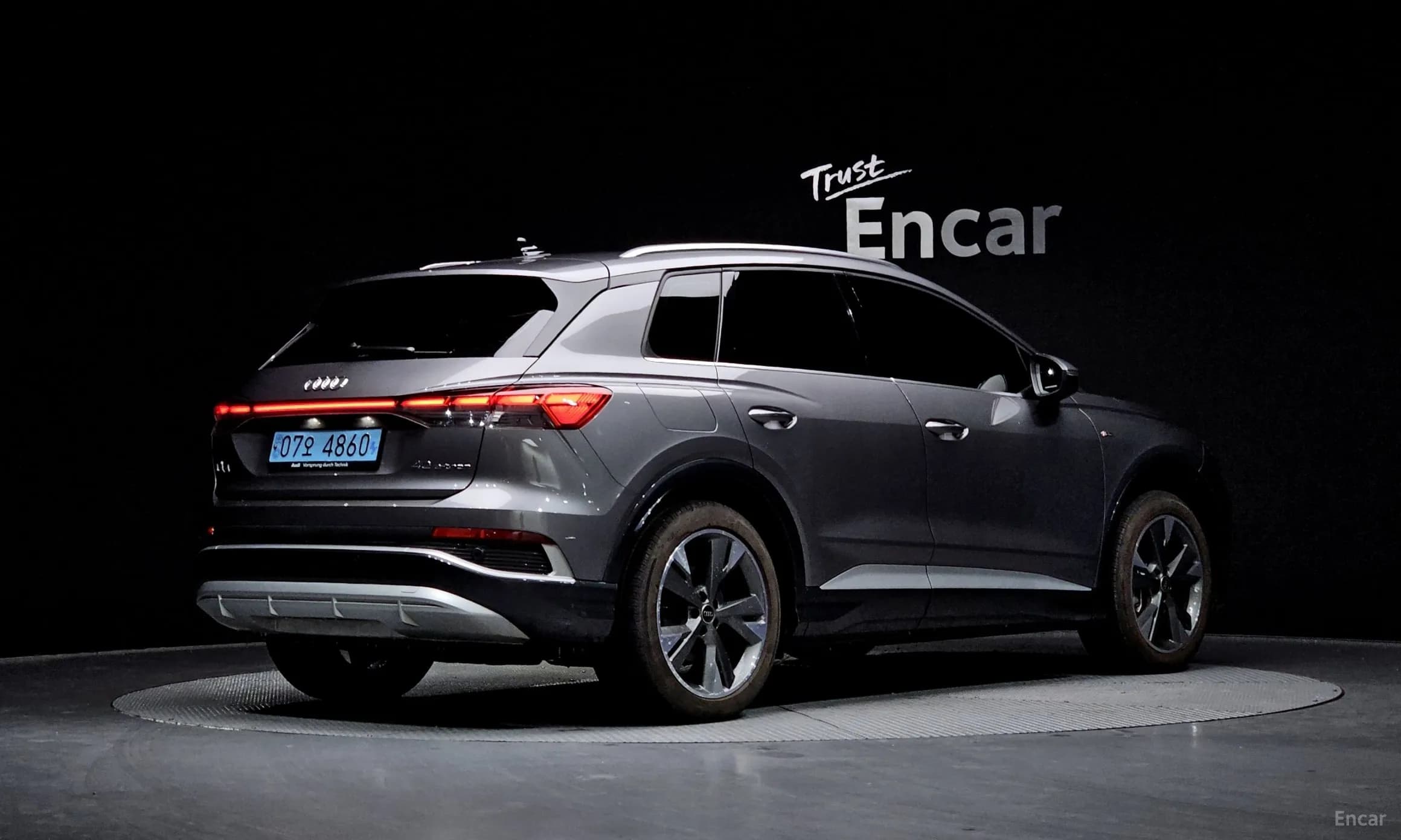 Q4 e-tron (F4)