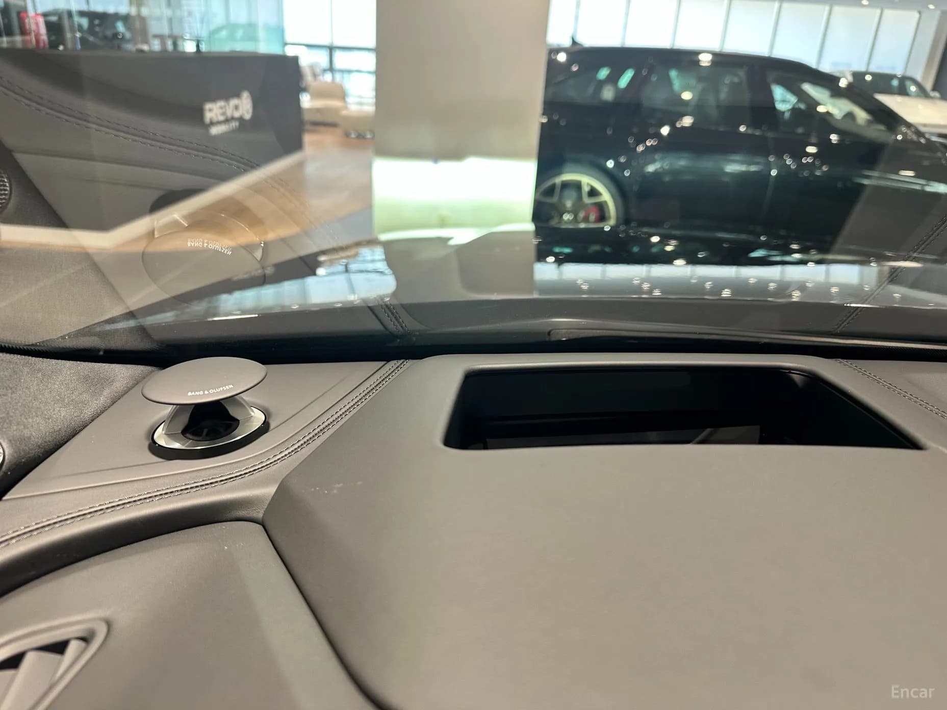 SQ7 (4M)