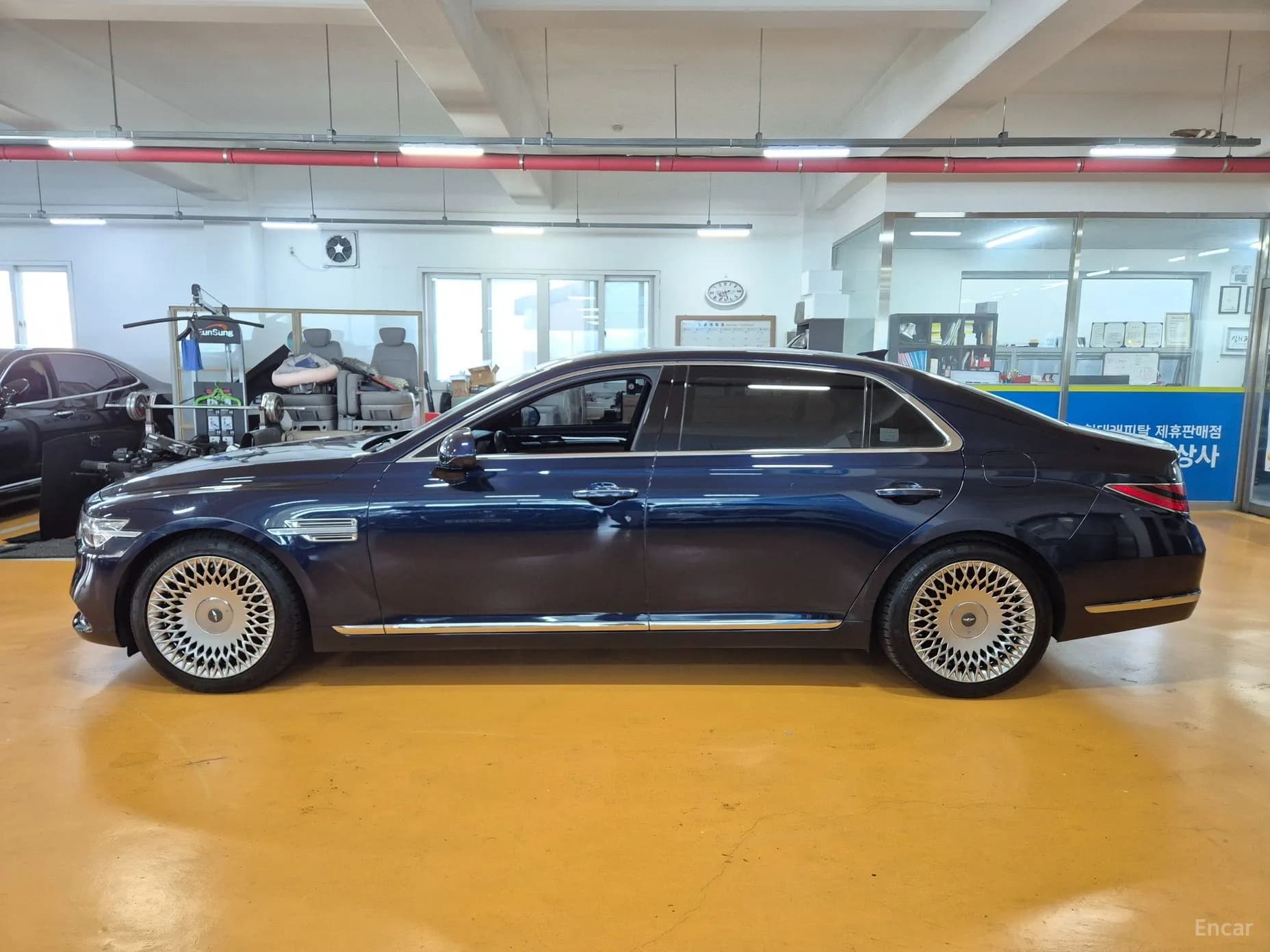 G90