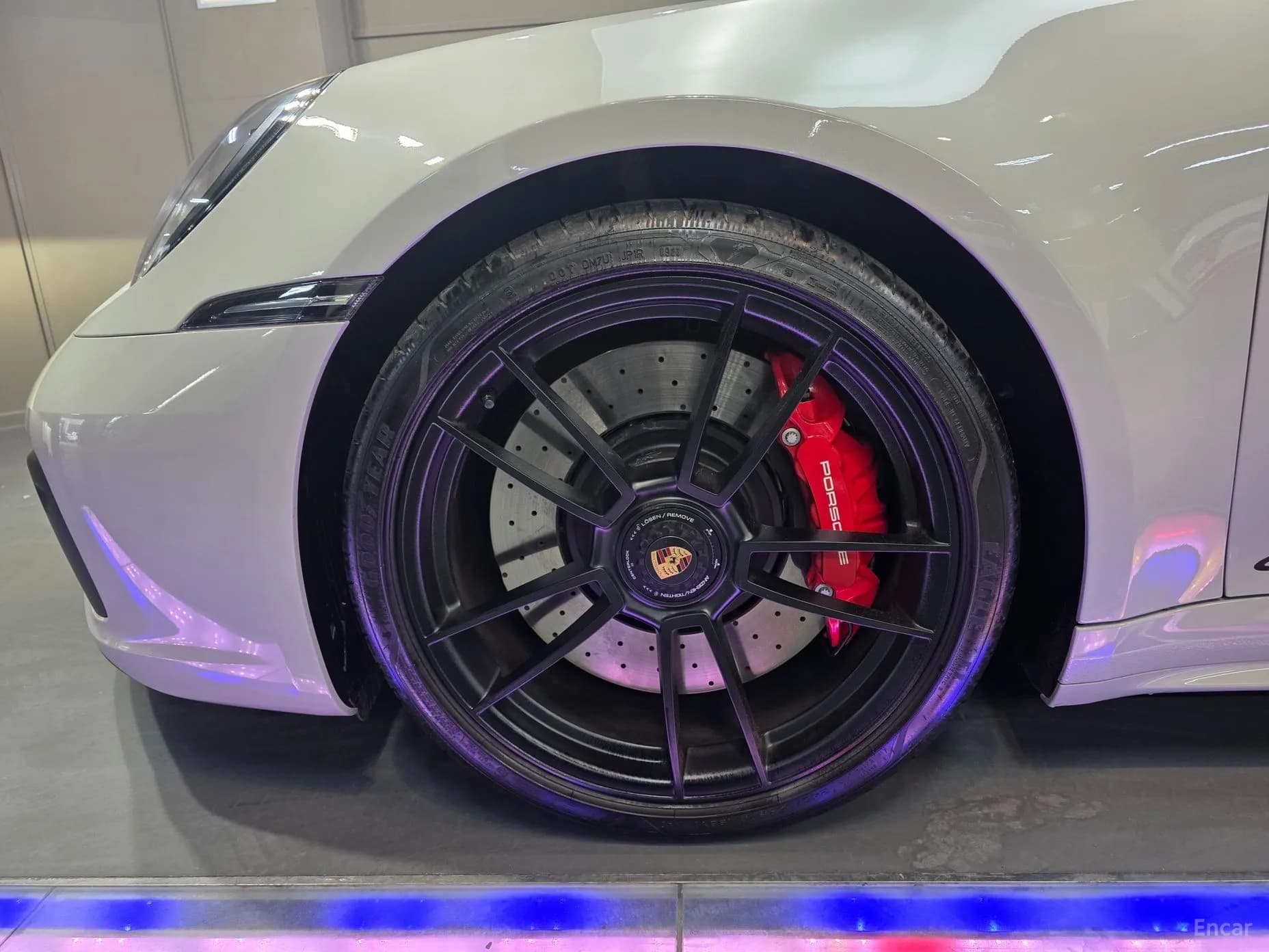 911 (992)