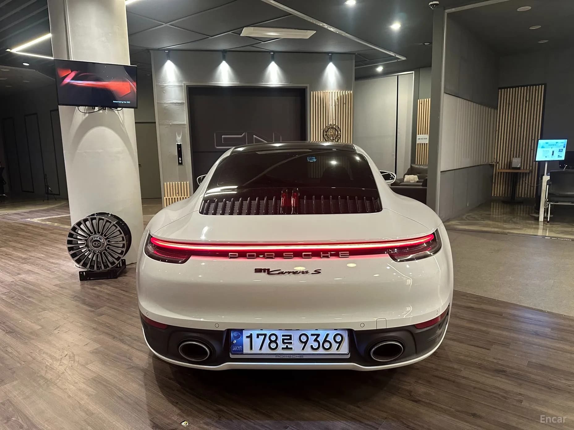 911 (992)