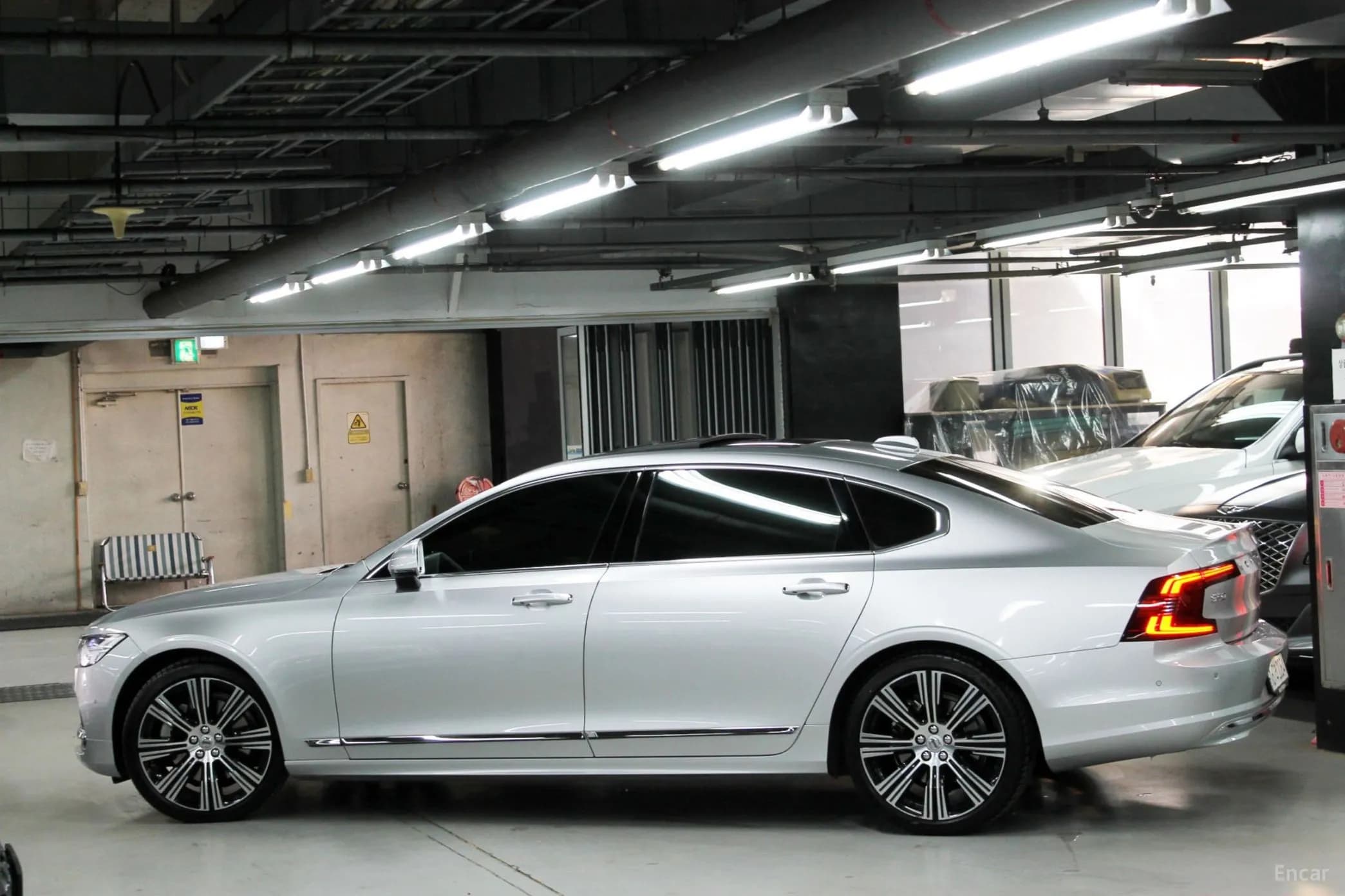 S90