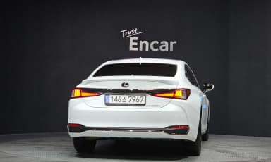ES300h 7th Generation