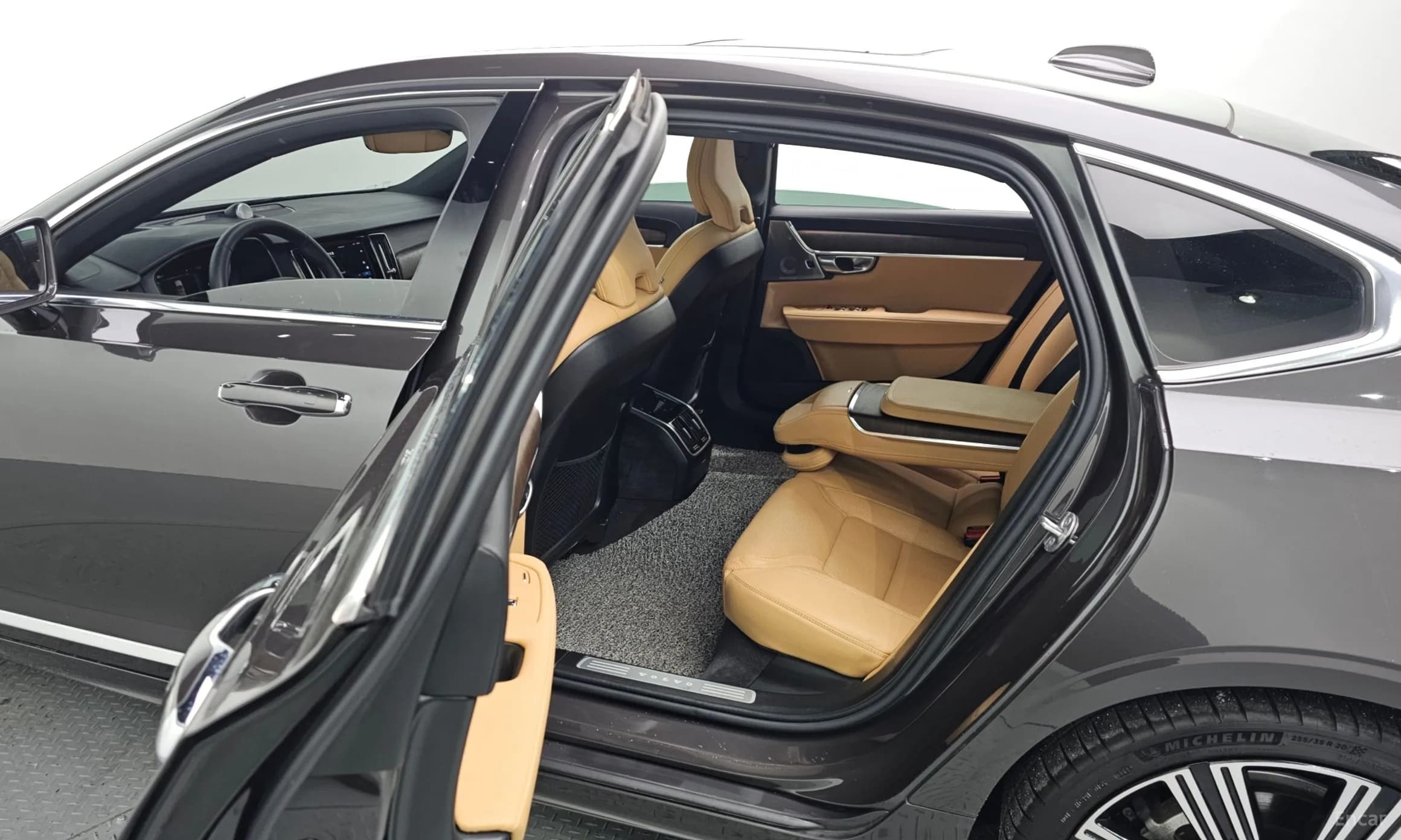 S90