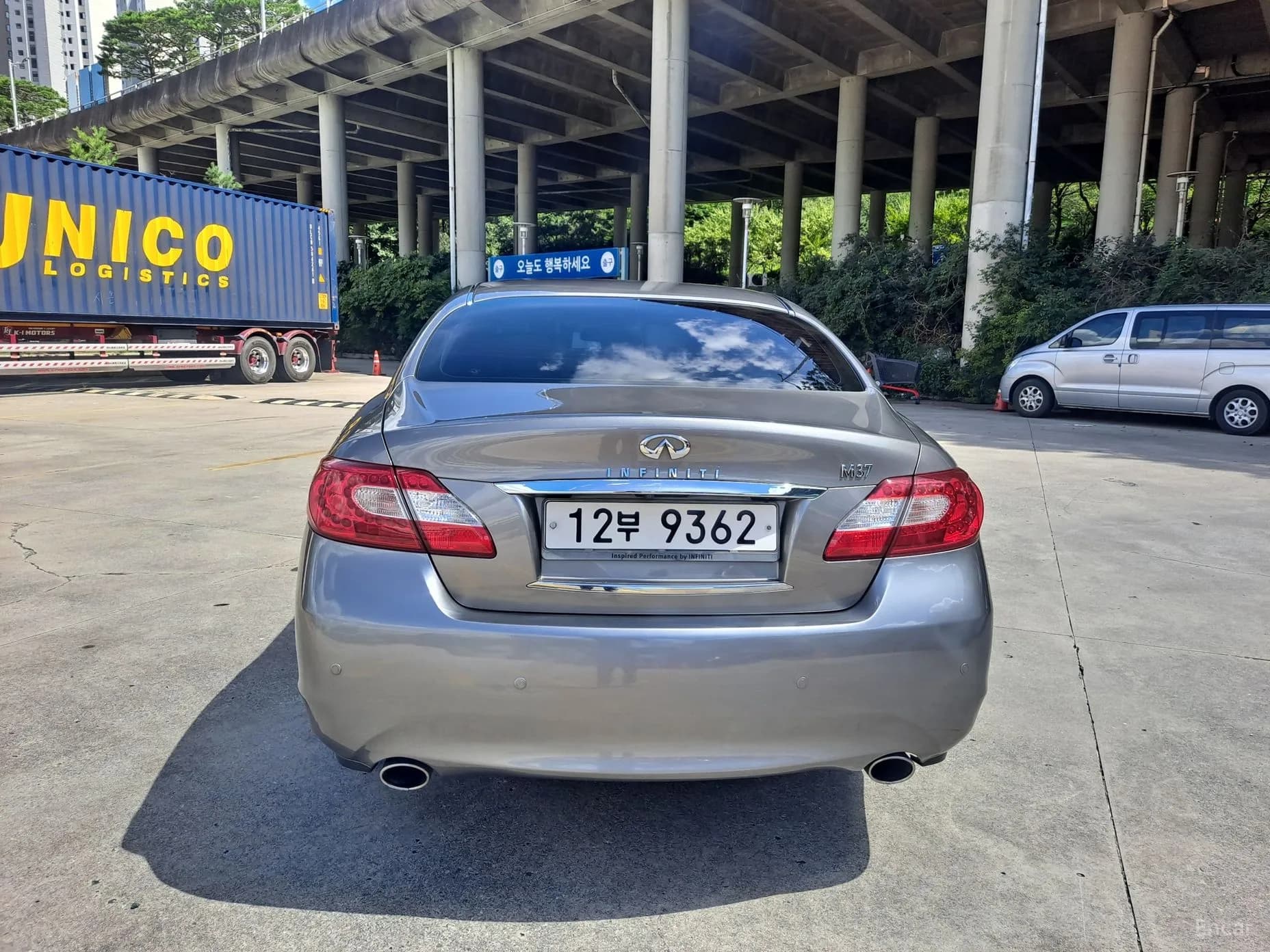 M37