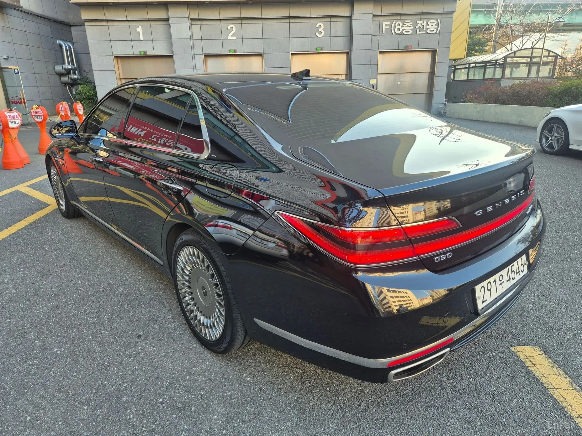 G90