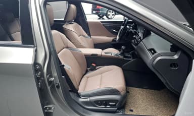 ES300h 7th Generation