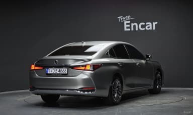 ES300h 7th Generation
