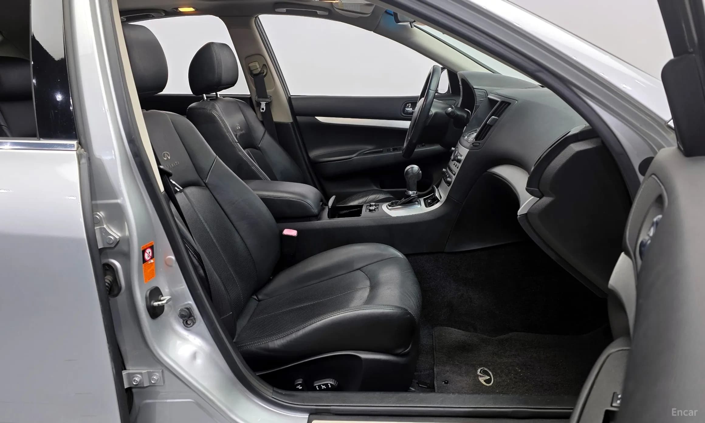 G37