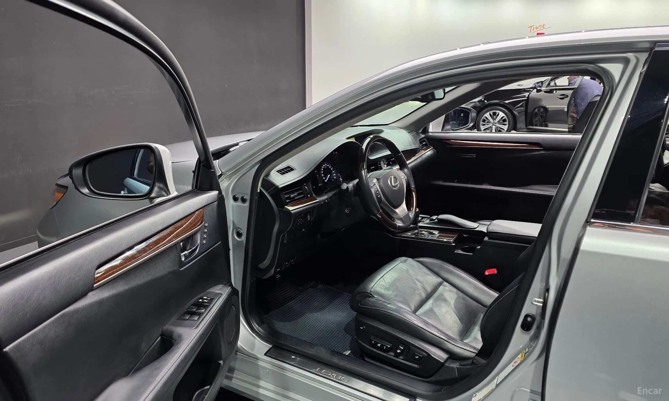 New ES300h
