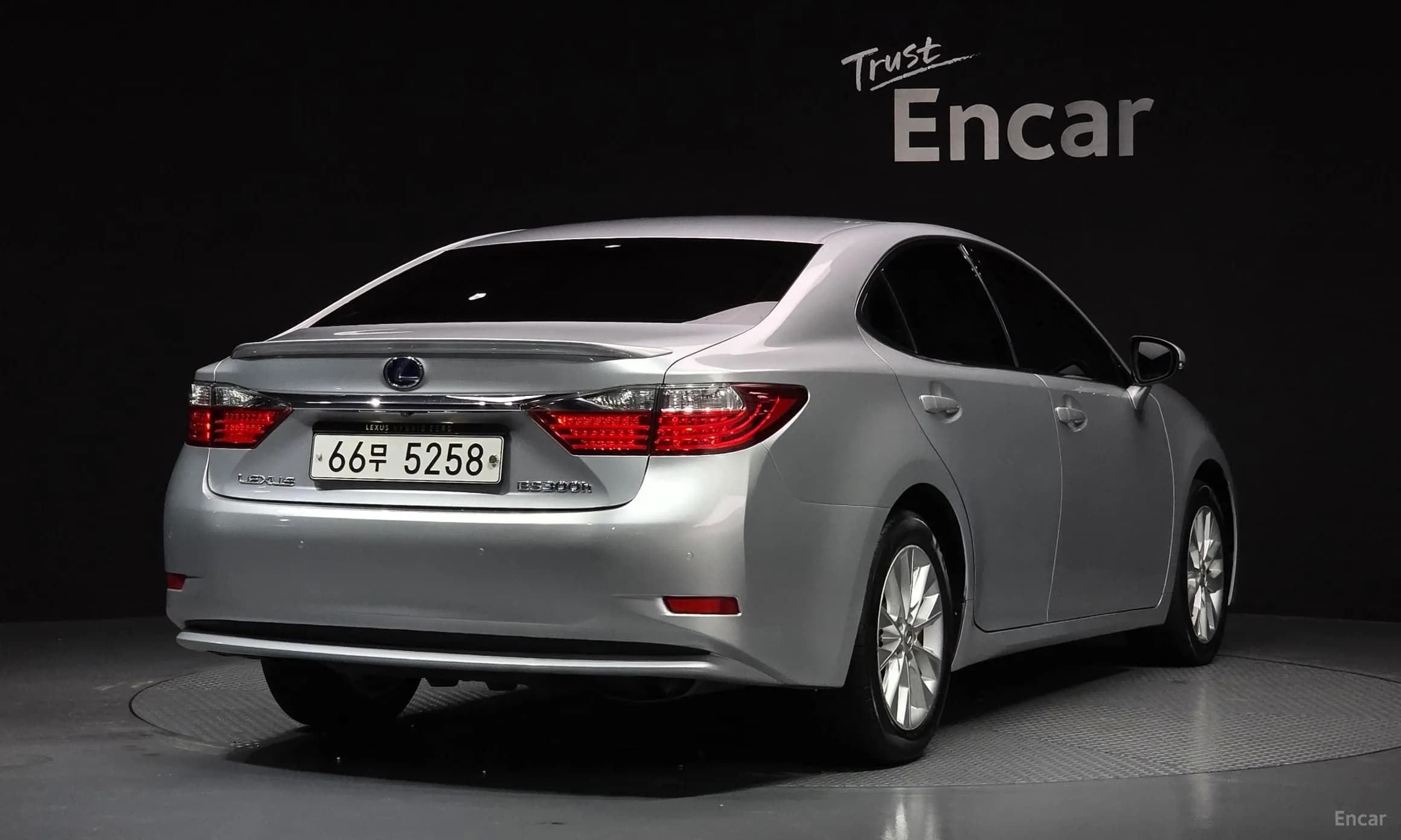 New ES300h