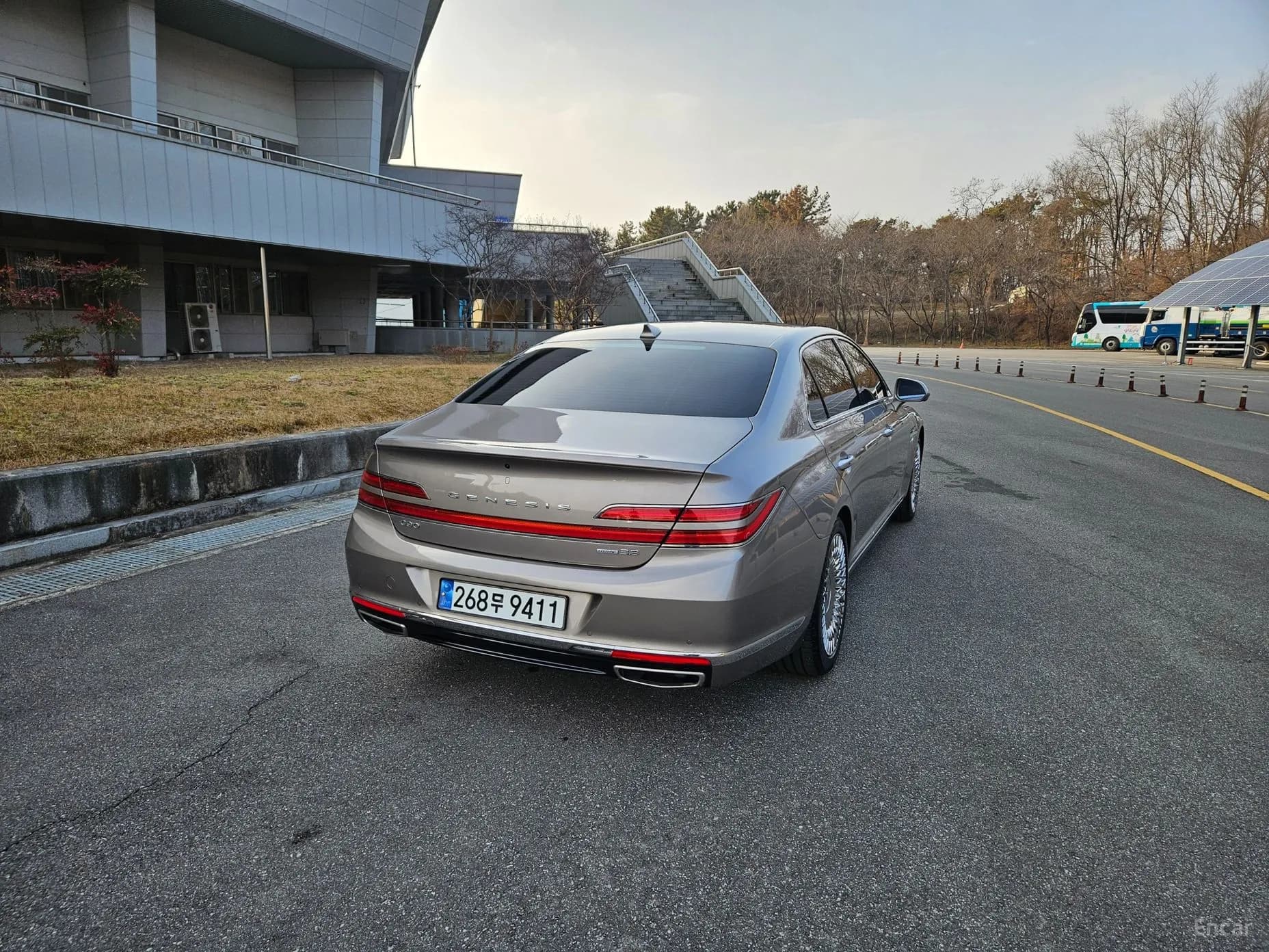 G90