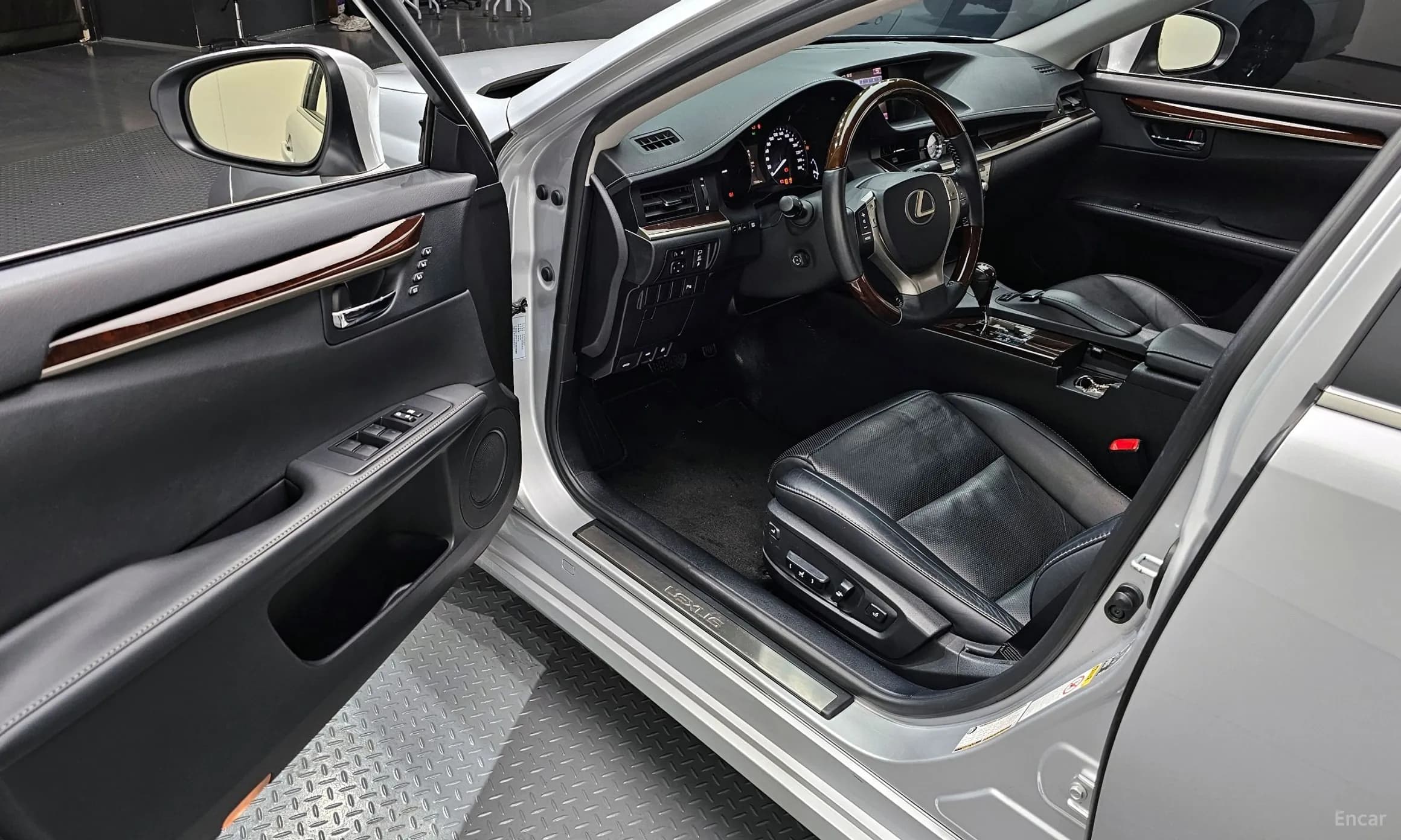 New ES300h
