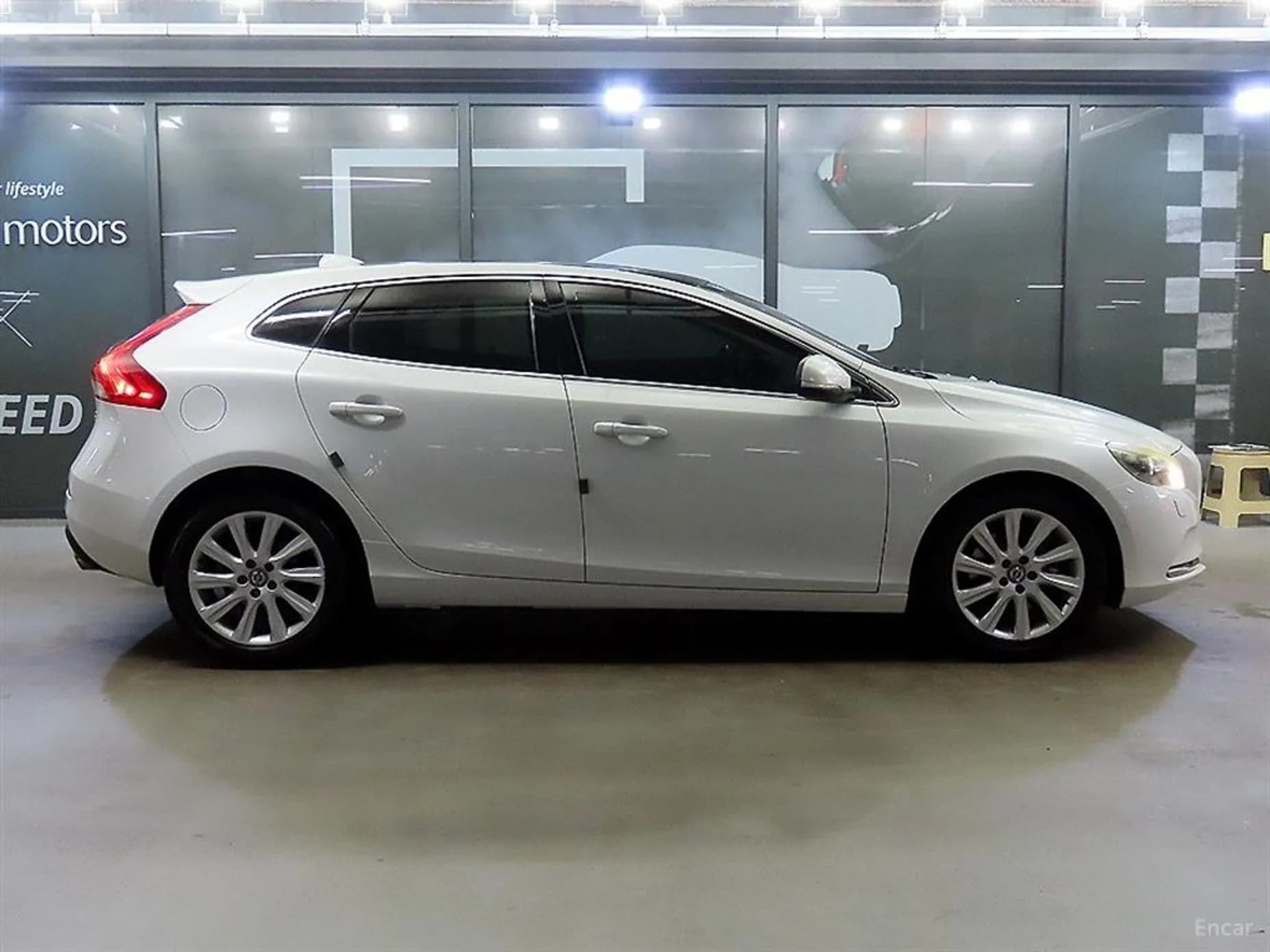 V40