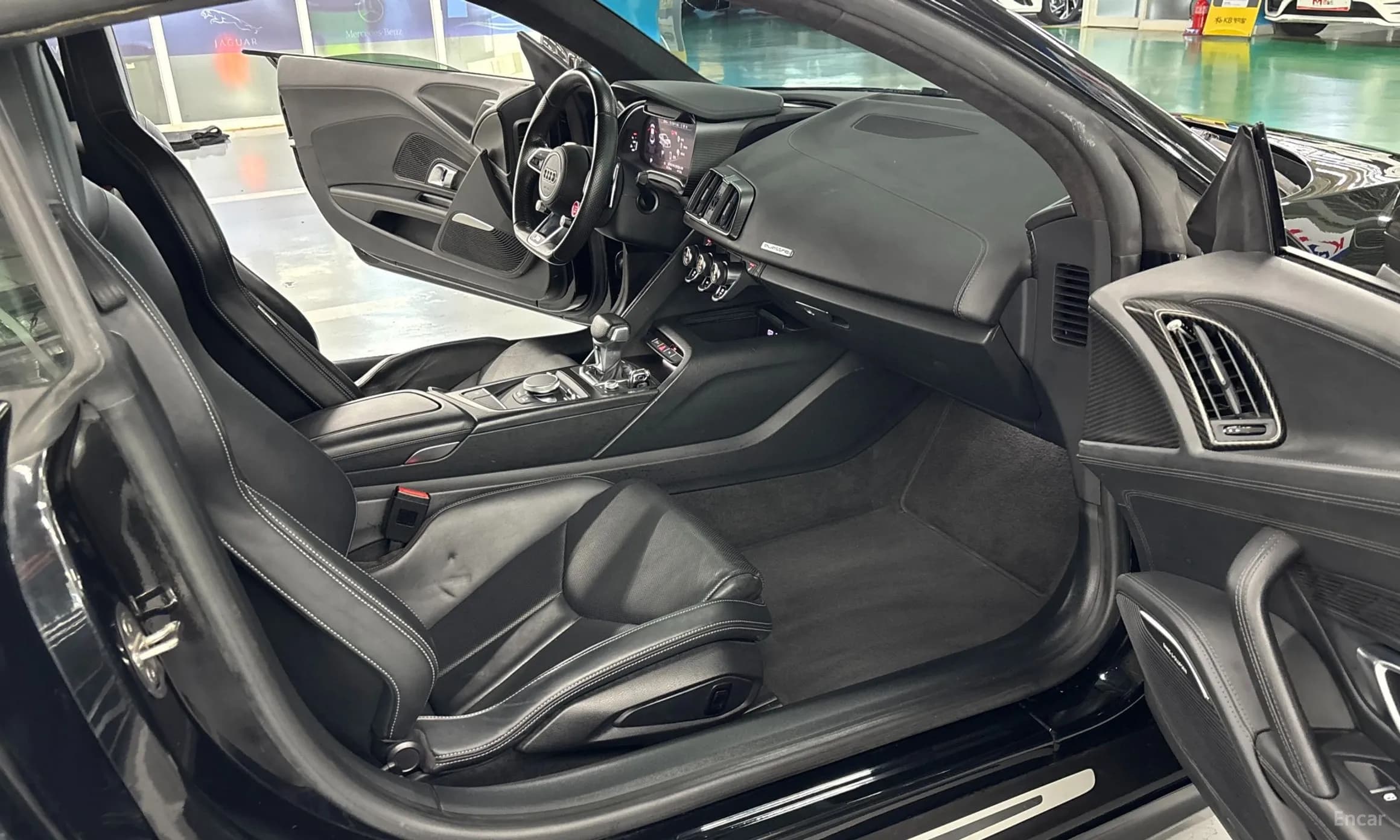 R8 (4S)
