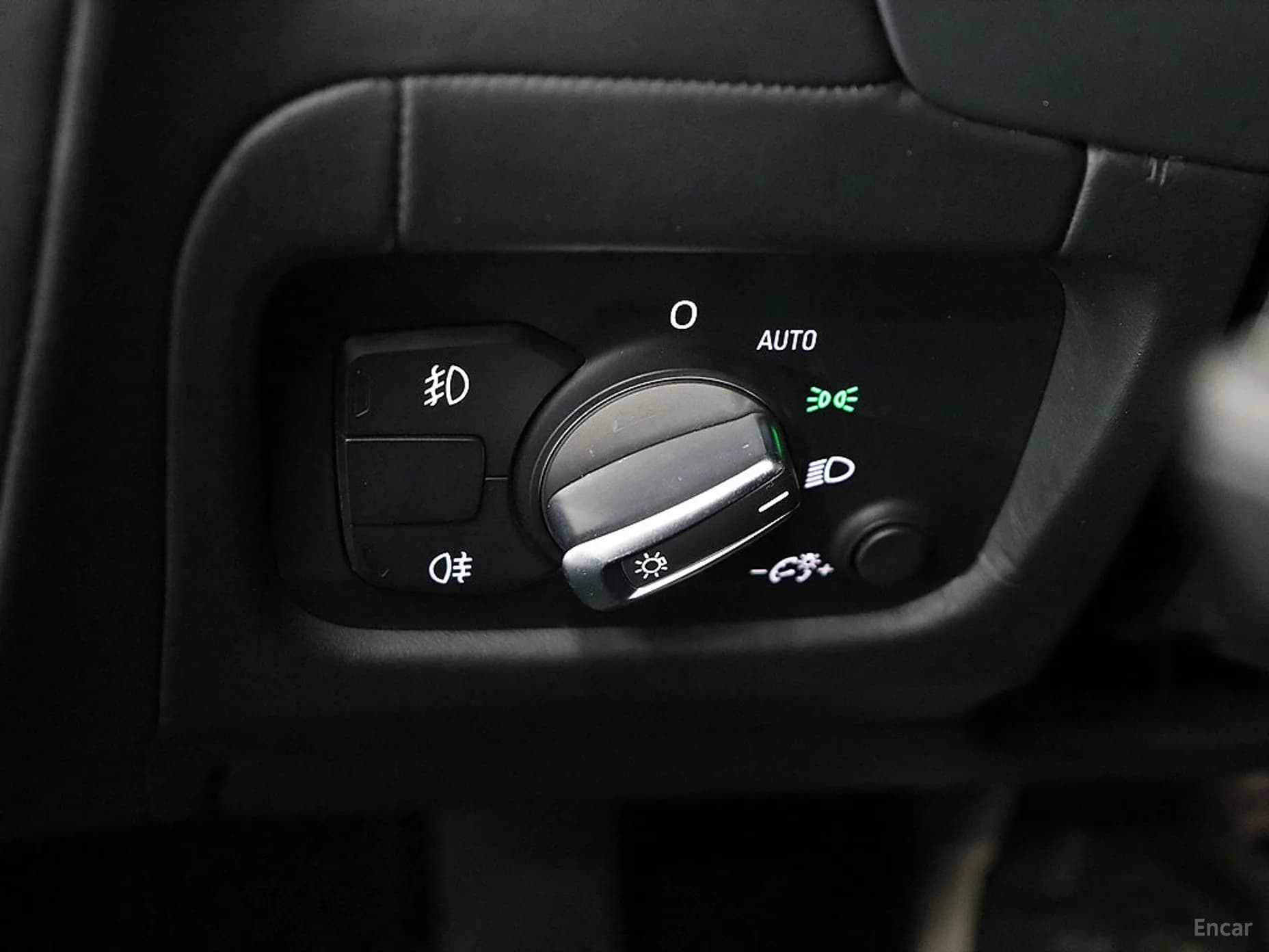 R8 (4S)