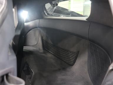 R8 (4S)
