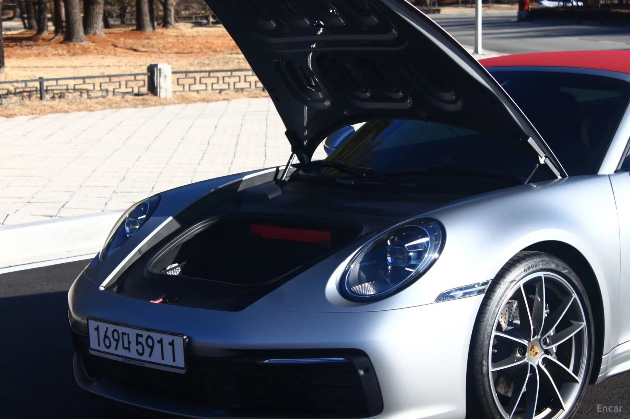 911 (992)