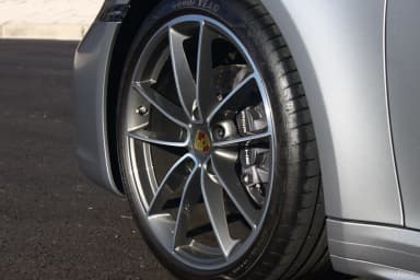 911 (992)